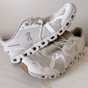 On Cloud 5 Sneakers - Women Size 9